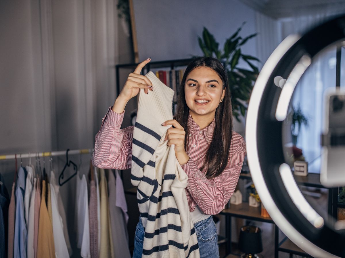 The Rise of Minimalist Fashion in Australia: Trends & Key Influences
