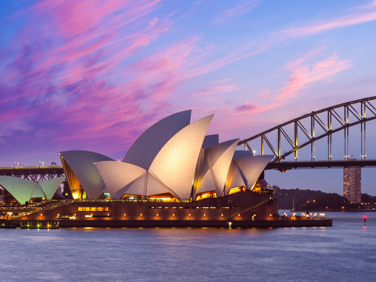 What is the best time to visit famous places in Australia for ideal weather?